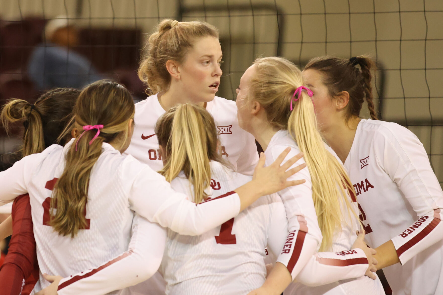 Sooners huddle